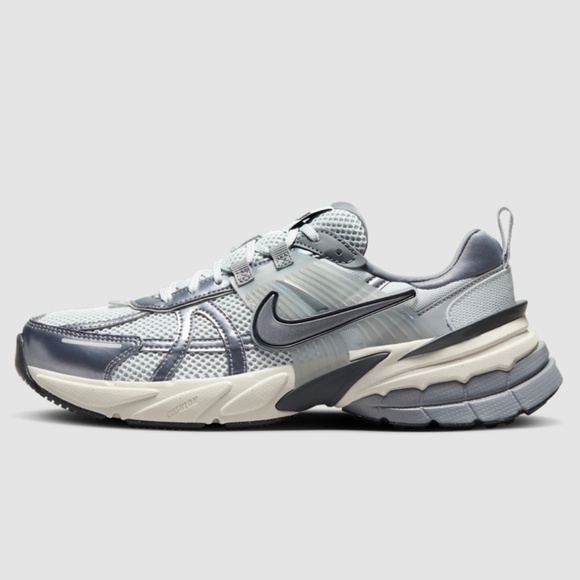 Nike V2K Run - Picture 1 of 8